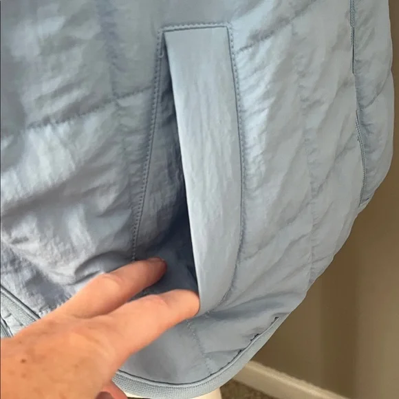 NWT ✨Thread & Supply Light Blue Puffer Vest Size Small - Picture 5 of 7